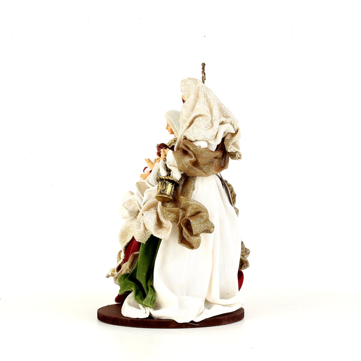 De Matteis, Natività su base verde bordeaux 23x17x29 cm con figure in tessuto pregiato bianco e dorato, veli in tulle e base circolare in legno scuro - DeMatteis.it