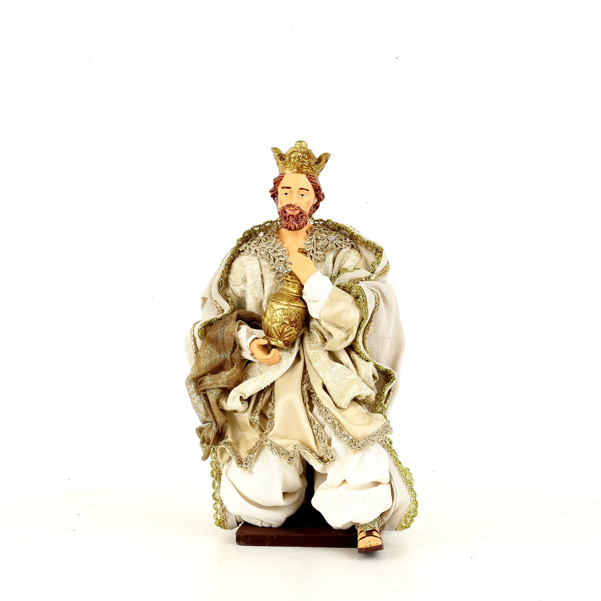 De Matteis, Natività su base colori pregiati 40x40x25 cm con Re Magio in vesti ricamate oro e bianco, corona dorata e vaso per incenso - DeMatteis.it