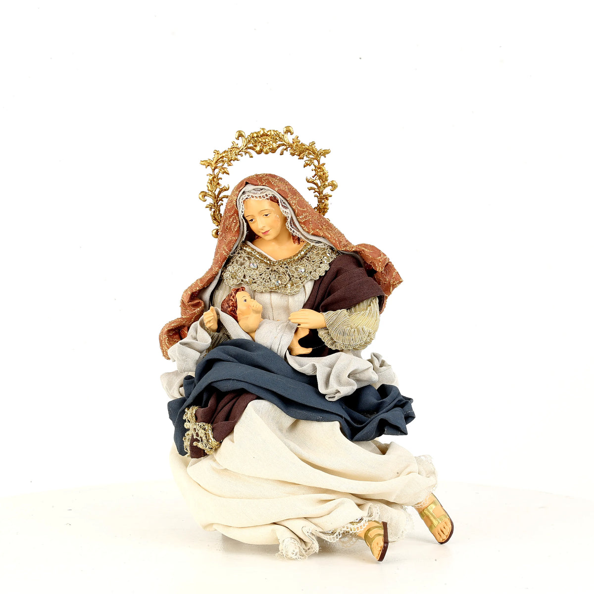 De Matteis, Natività su base colori pregiati 40x25x40 cm con Madonna in vesti ricamate oro e bordeaux, aureola dorata e Bambino Gesù in braccio - DeMatteis.it