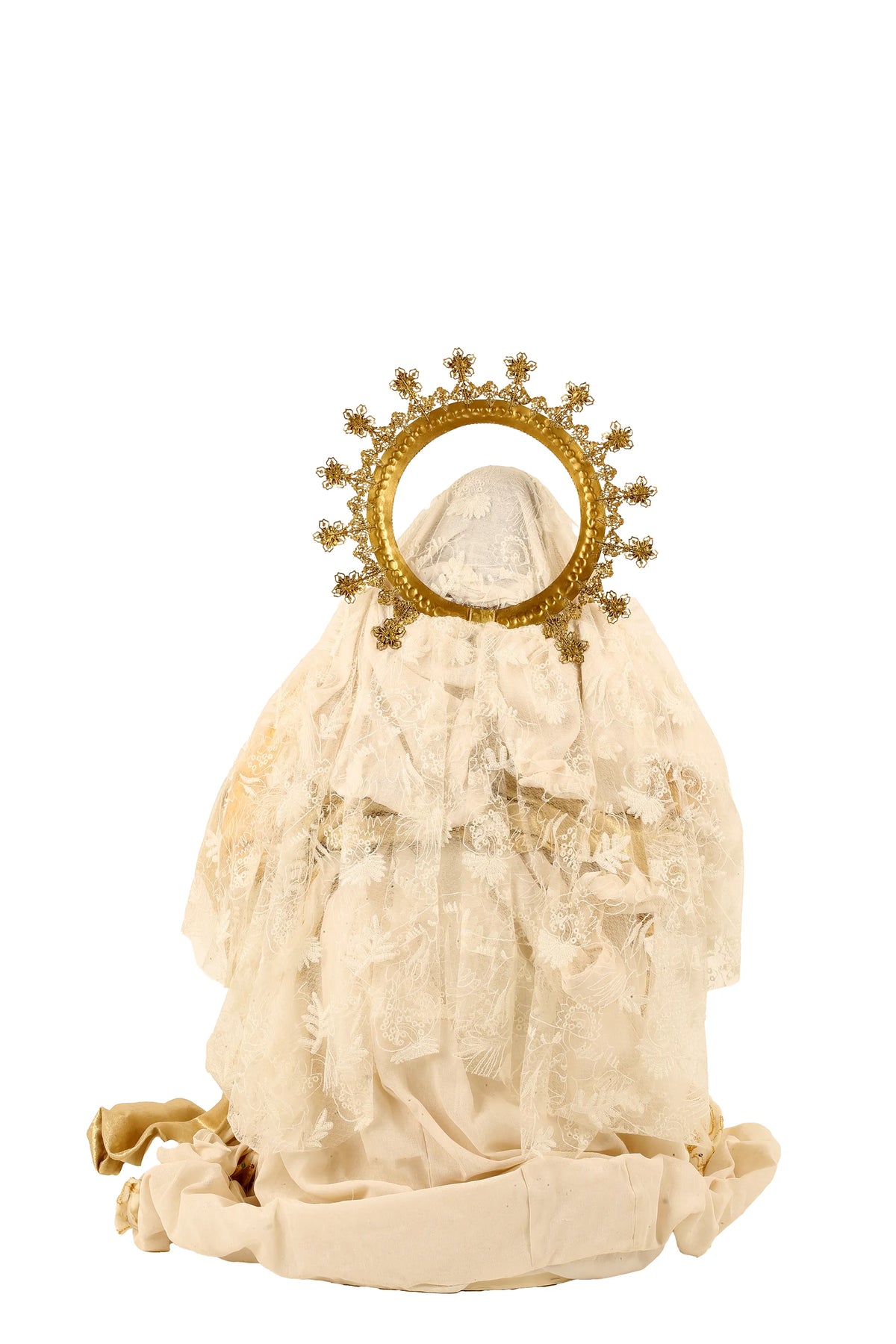 De Matteis, Natività 3 pezzi vestiti beige oro 108 cm con Madonna e Bambino in tessuto beige, aureola dorata decorata con stelle e base drappeggiata - DeMatteis.it