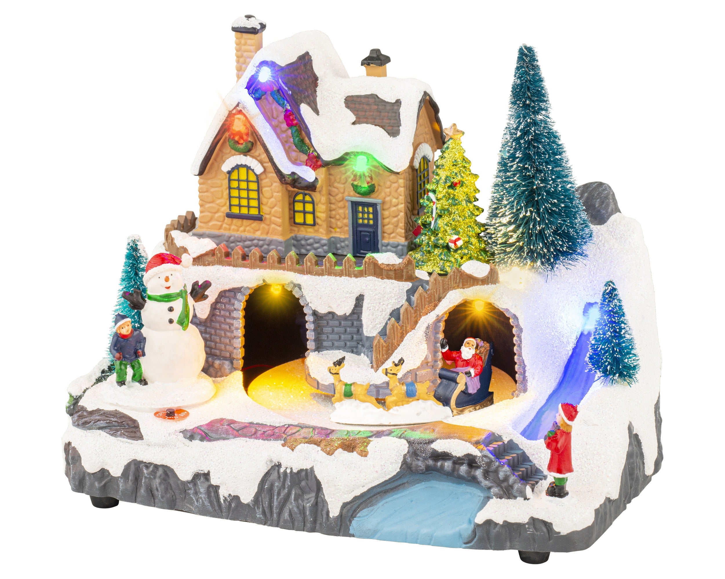 Kaemingk, Villaggio Natalizio con movimento 13x20x17 cm, casa innevata con luci LED colorate, pupazzo di neve, Babbo Natale sulla slitta e alberi decorati - DeMatteis.it