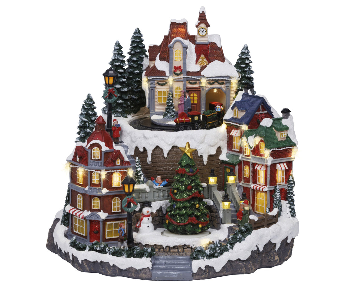 Kaemingk, Scena natalizia con treno LED warm white 30x27 cm, villaggio Lemax con edifici innevati, alberi e pupazzo di neve, luci calde integrate - DeMatteis.it