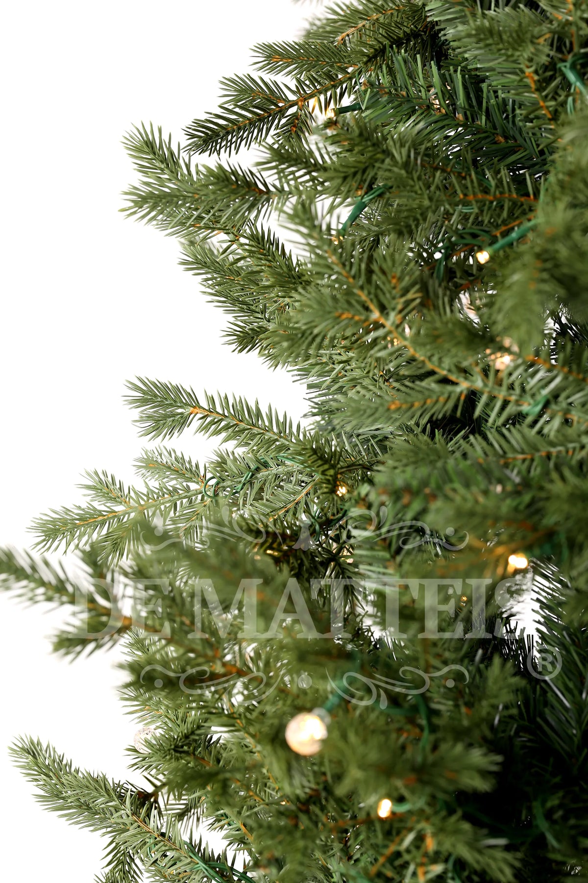 Everlands, Dettaglio dell'Albero di Natale Rumford 180 cm con rami in PVC verde realistico e luci LED bianche calde integrate tra gli aghi - DeMatteis.it