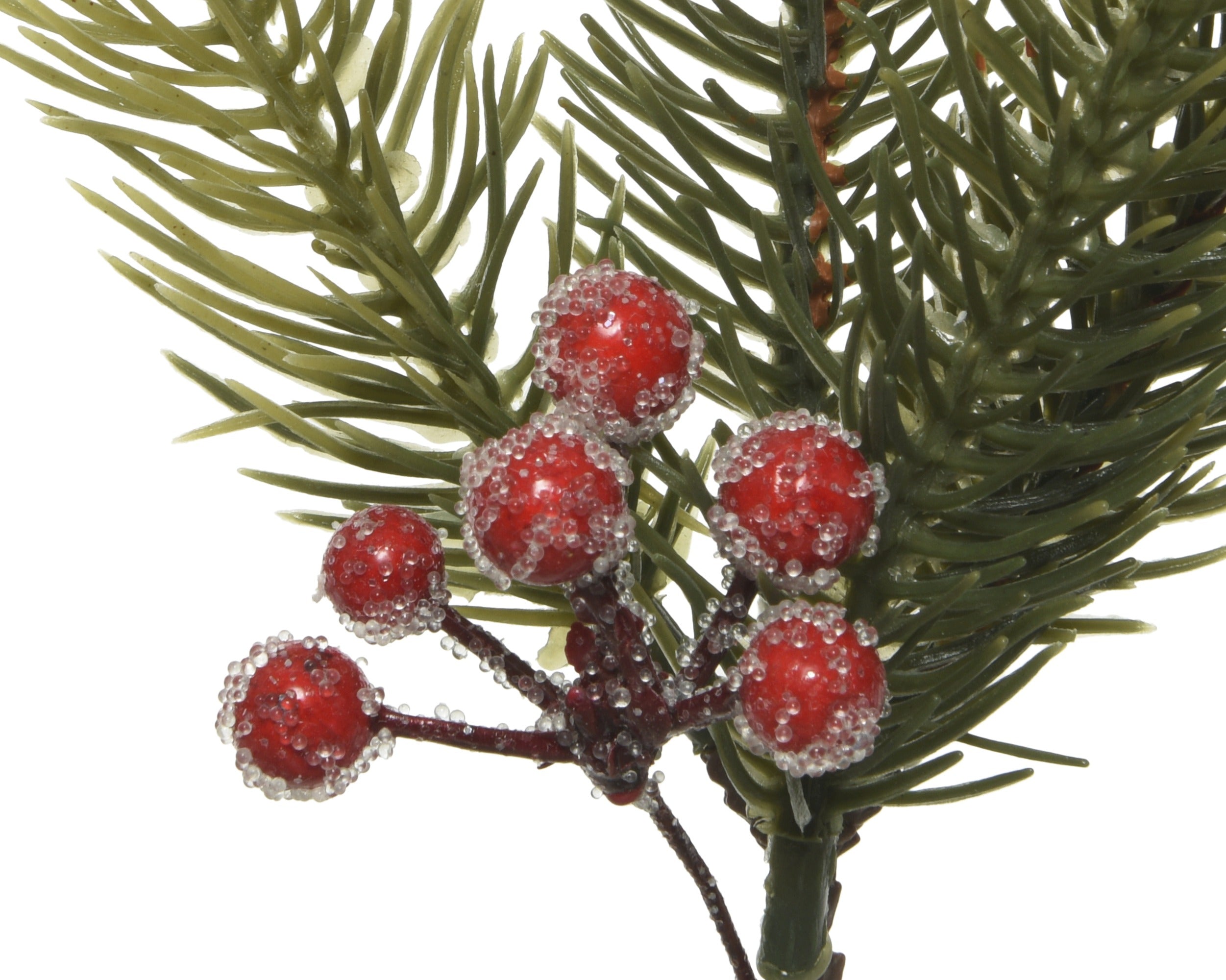 Dettaglio ravvicinato delle bacche rosse innevate del ramo di agrifoglio decorativo, con microsfere trasparenti e rametti verdi sullo sfondo | DeMatteis.it