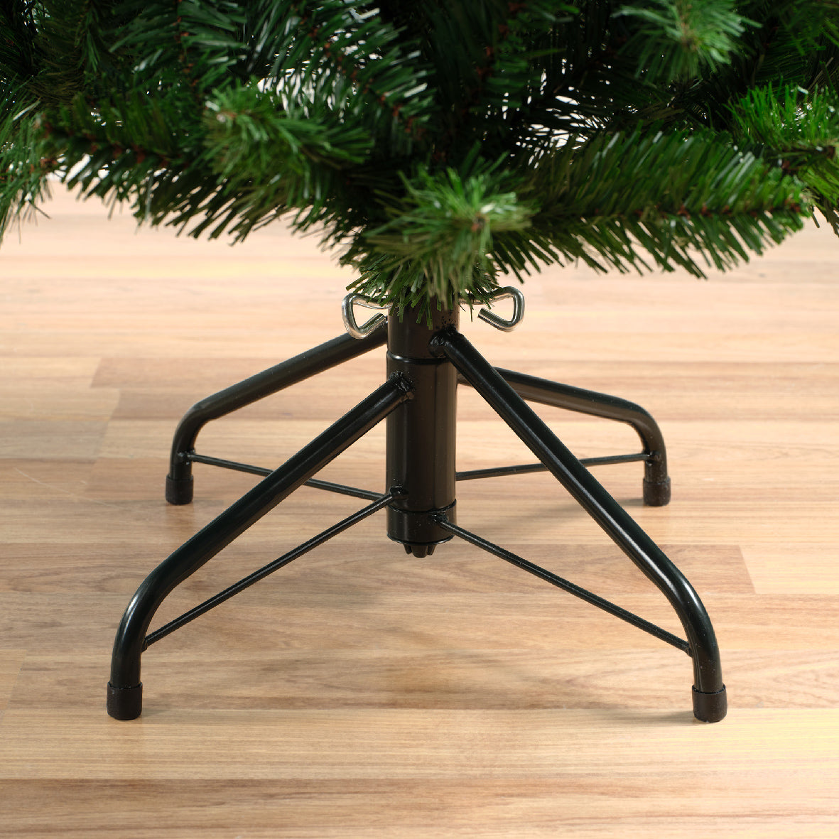 Albero Verde Lodge Slim Pine 240 cm base di supporto in metallo per stabilità dell'albero di Natale - DeMatteis.it