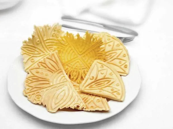 Ferro Ferratelle Elettrico 8030100: Accessorio da cucina in ferro dal design tradizionale per preparare deliziose ferratelle abruzzesi con motivi a cuori. | Dematteis.it