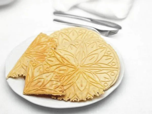 Ferro Ferratelle Elettrico 8045100: Accessorio da cucina in ferro per preparare le tradizionali ferratelle abruzzesi con elegante motivo a cuori. | Dematteis.it