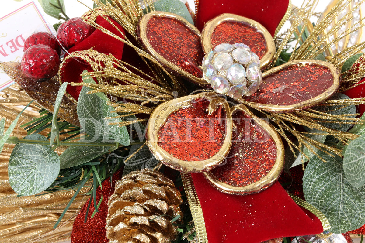 De Matteis, Centrotavola Decoro Rosso Oro 30 cm con fiore glitterato rosso e oro, perle decorative, pigne dorate, foglie verdi e nastri in velluto - DeMatteis.it