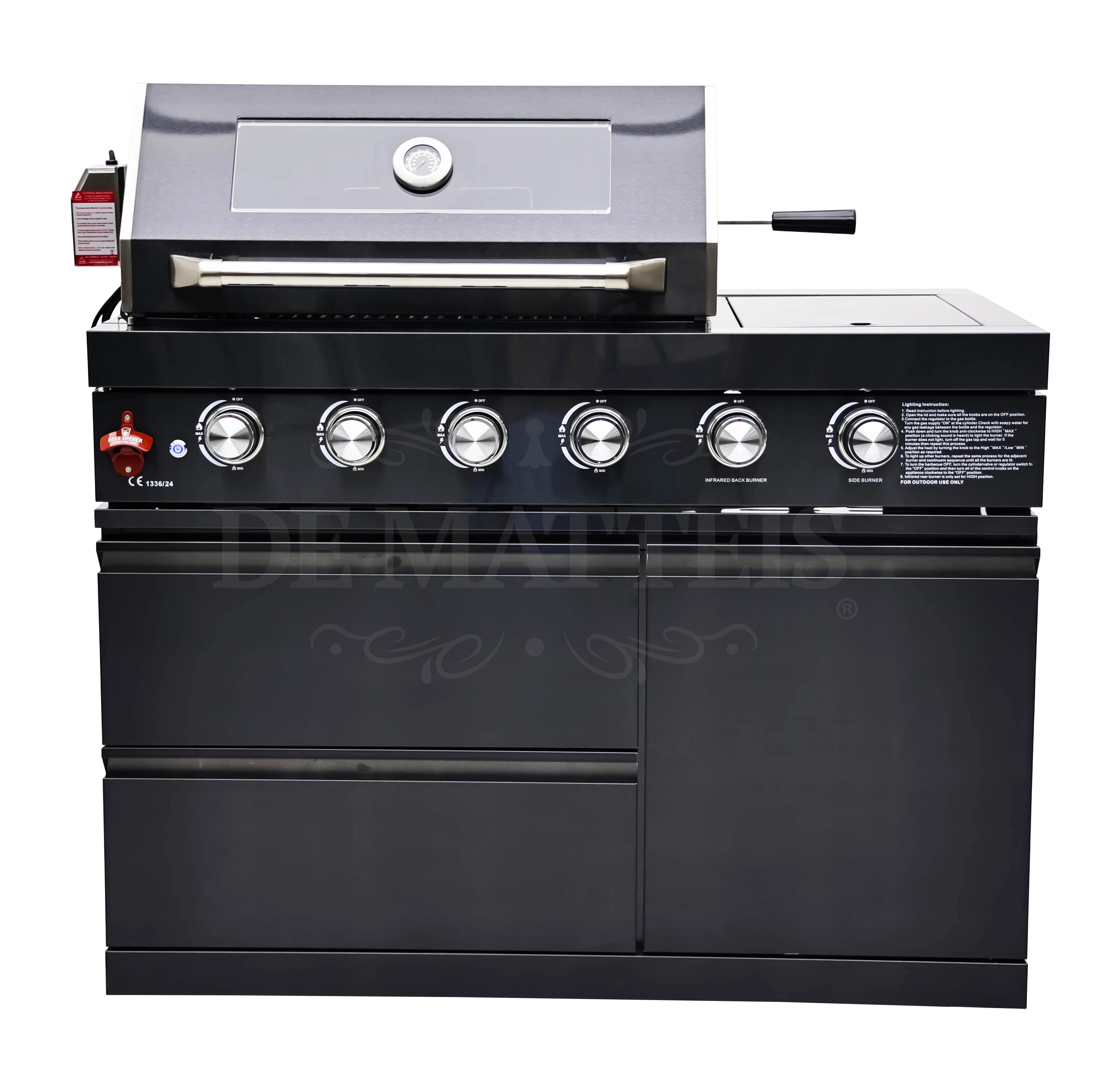 Barbecue A Gas Pro 4 Fornello E Girarrosto in acciaio inox nero con coperchio in vetro, 4 bruciatori professionali, fornello laterale e sistema di illuminazione integrato per una cucina da esterno completa | Dematteis.it