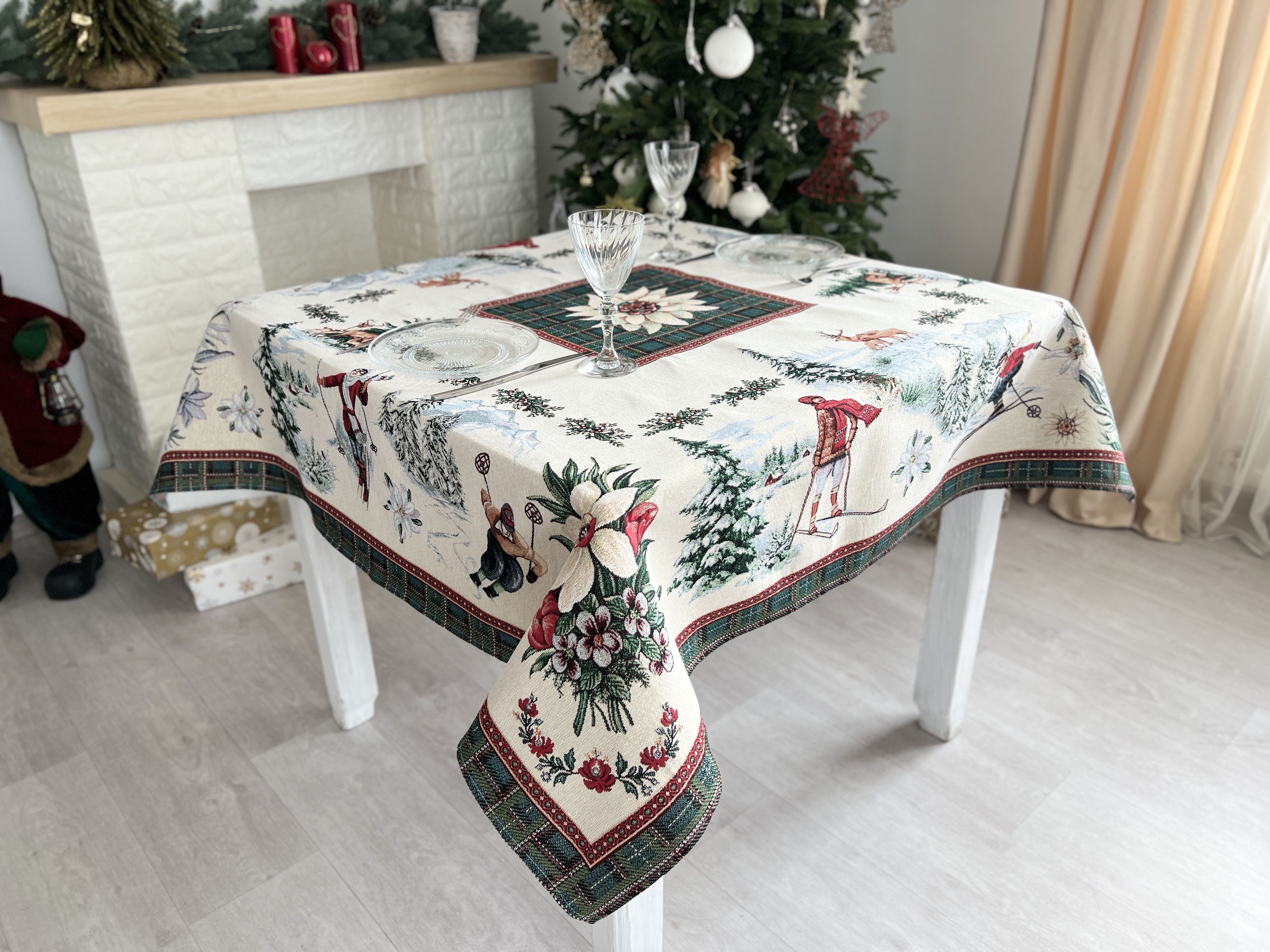 Tovaglia Decoro Sciatori 137x260 cm per tavola natalizia con motivi invernali tradizionali - DeMatteis.it