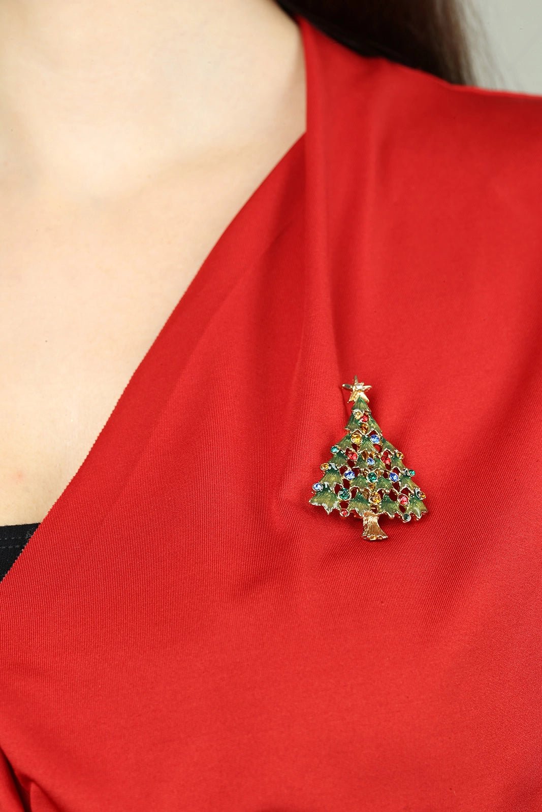 Spilla Natalizia Albero Di Natale decorativa per abbigliamento con strass colorati - DeMatteis.it