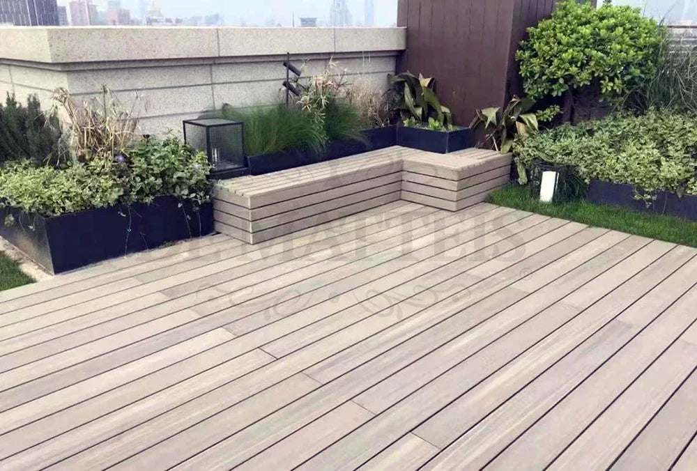 De Matteis, Listone Wpc Chiaro 13,8x220 cm spessore 2,3 cm per pavimentazione terrazza con effetto legno naturale e venature lineari - DeMatteis.it
