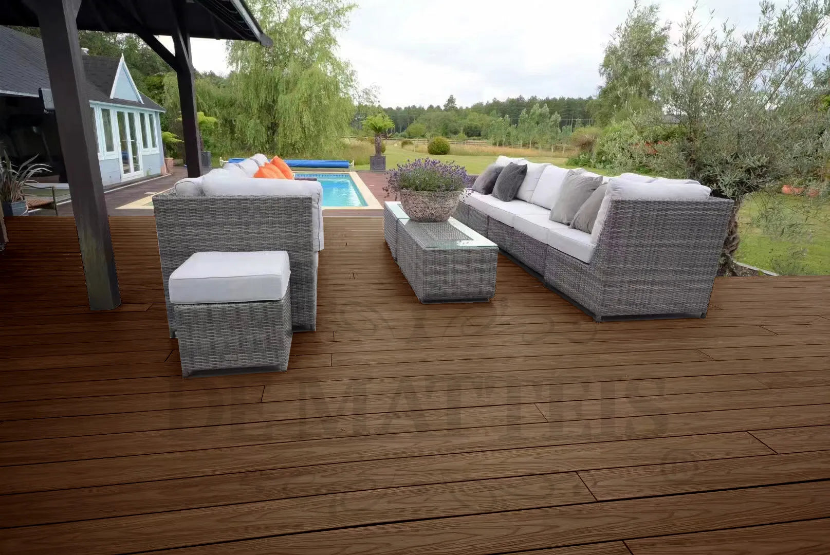 De Matteis, Listone Wpc Teak E Noce 13,8x220 Sp 2,3 cm installato su terrazza esterna con venature naturali color legno marrone per pavimentazione outdoor - DeMatteis.it
