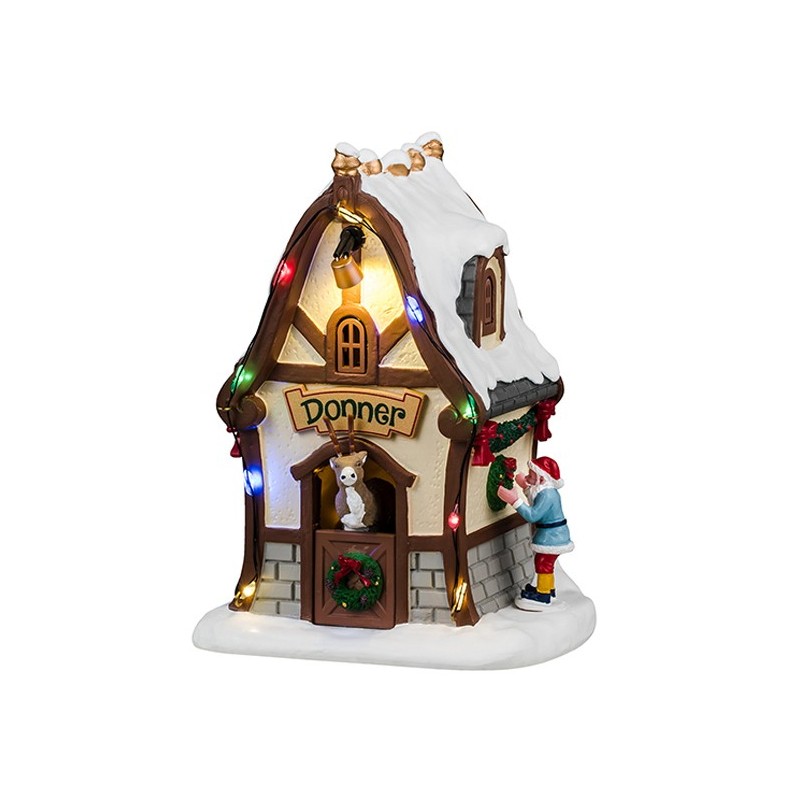Donner's Den Lemax illuminato con renna bianca nella stalla, casetta rossa e verde con luci colorate per Villaggio Lemax natalizio. | Dematteis.it