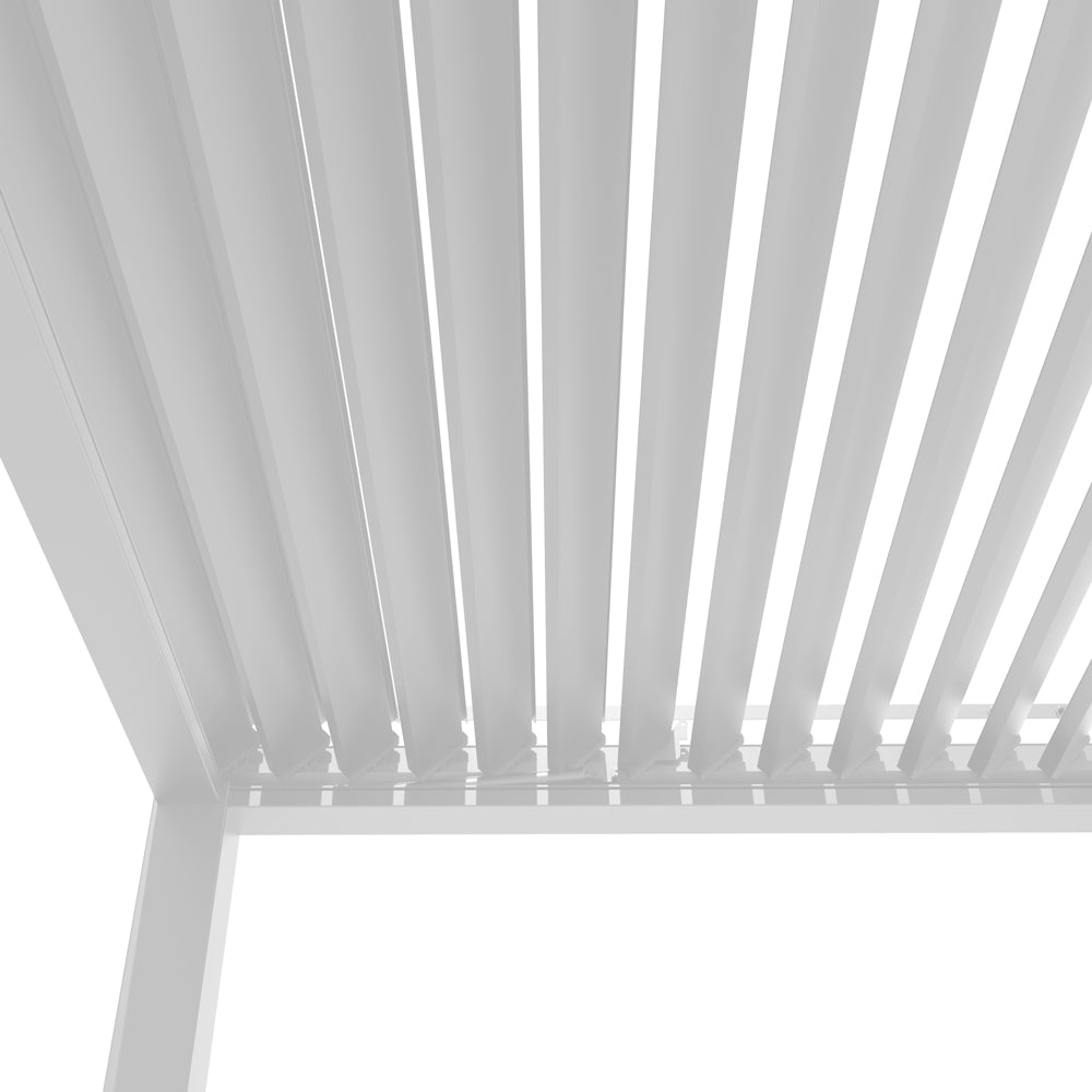 De Matteis, Pergola Bioclimatica 4x8 Motorizzata Con Led vista dall'interno con lamelle orientabili bianche in alluminio e struttura portante a pilastro - DeMatteis.it