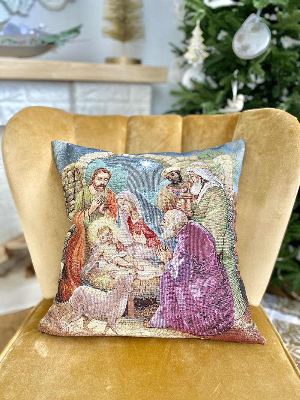 Cuscino Decoro Presepe 45 x 45 cm con scena della Natività per arredamento natalizio - DeMatteis.it