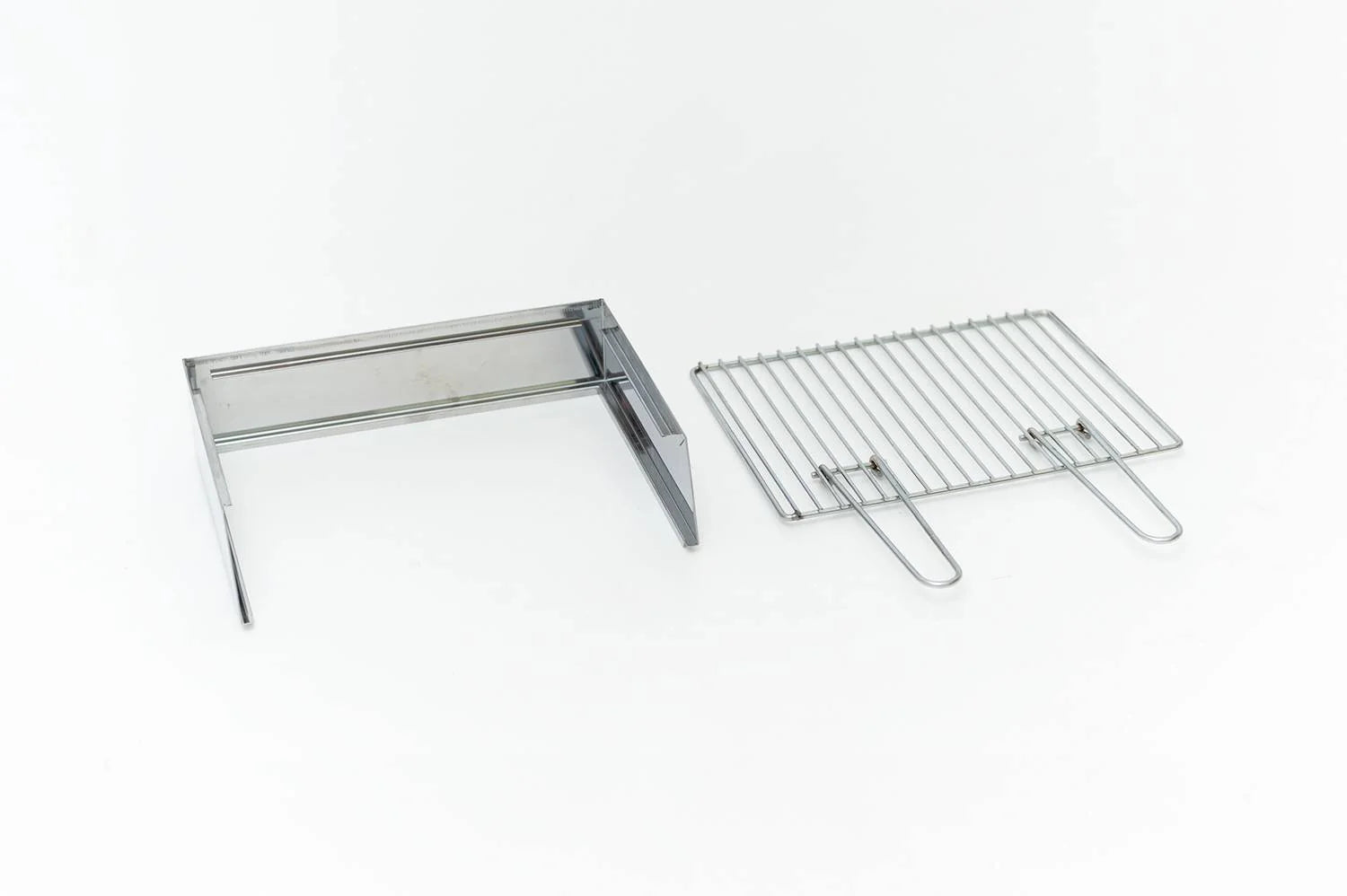 Kit Paratia Torino Con Griglia Lisa in ferro alluminato con griglia cromata da 40x30 cm, accessorio per braciere Torino Grill con sistema di montaggio a incastro | Dematteis.it