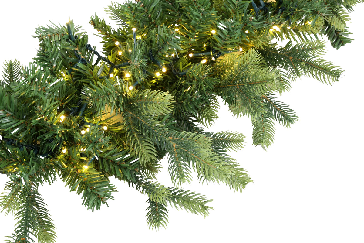 De Matteis, Festone Verde 2,7 m 500 Led Reversibili Caldo Freddo con rami di abete artificiale realistici e piccole luci LED dorate accese integrate tra gli aghi - DeMatteis.it
