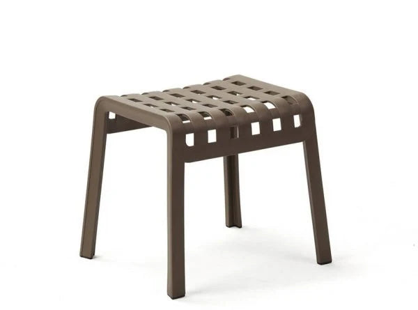 Poggiapiede Nardi Poggio tabacco, sgabello outdoor in polipropilene fiberglass con elegante traforo decorativo e struttura resistente agli agenti atmosferici. | Dematteis.it