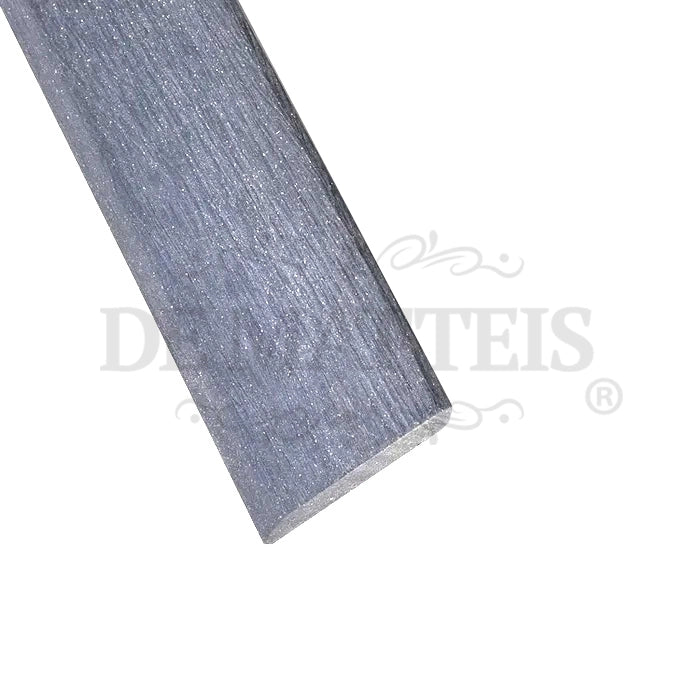 Dettaglio del profilo Wpc chiaro con finitura effetto legno, soluzione ideale per completare con stile le estremità delle pavimentazioni in WPC, dimensioni 7x1x300 cm. | Dematteis.it