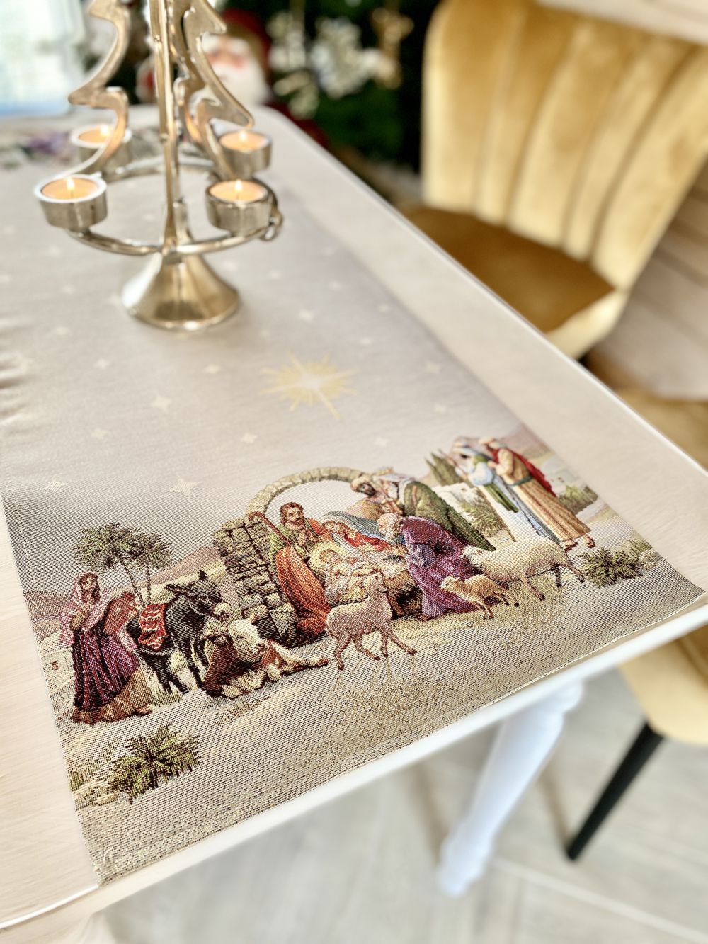 Runner Decoro Presepe 45x140 cm tessuto decorativo natalizio con scene della Natività - DeMatteis.it
