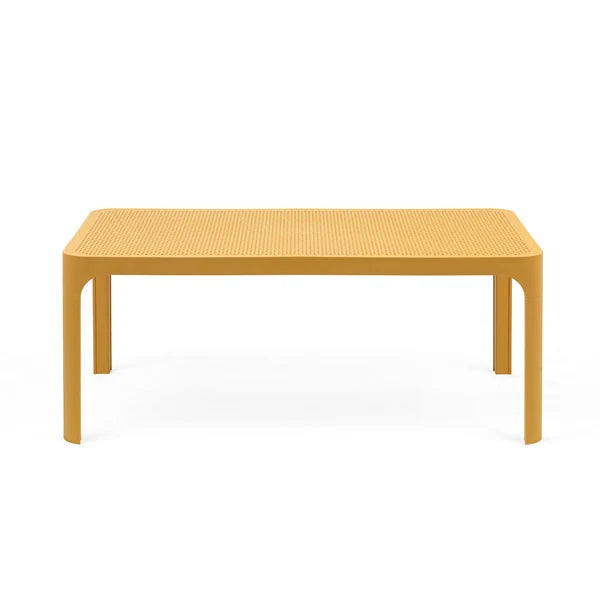 Tavolino Nardi Net Table 100 senape con caratteristico motivo traforato Net. Tavolo basso da esterno in resina fiberglass con trattamento anti-UV e piedini regolabili. | Dematteis.it