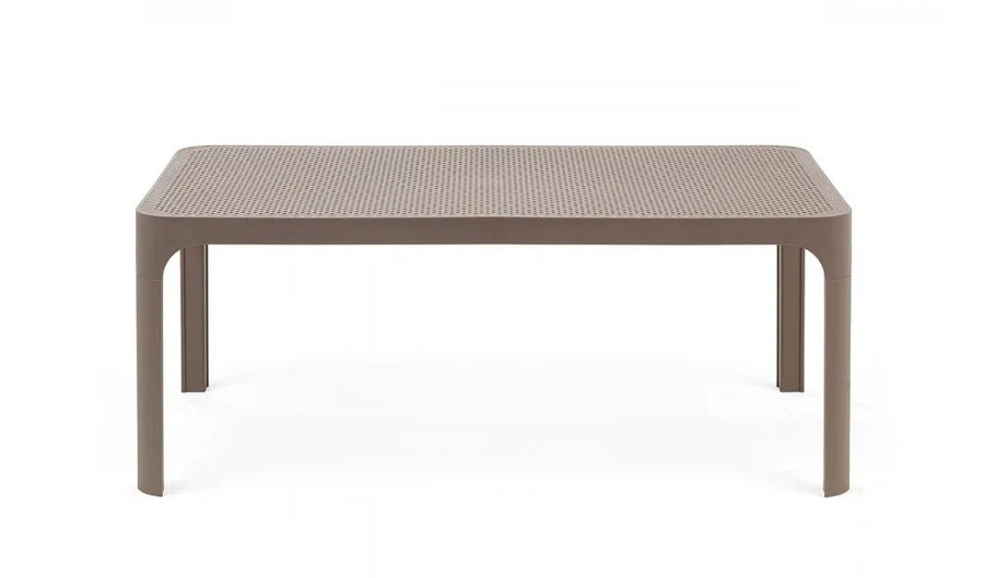 Tavolino Nardi Net Table 100 tortora con piano rettangolare traforato, realizzato in resina fiberglass. Design italiano per arredo outdoor con finitura opaca e piedini regolabili. | Dematteis.it