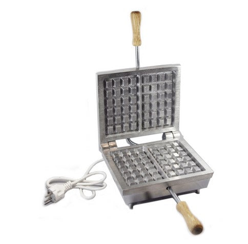 Ferro Ferratelle 5010200W: Accessorio da cucina in ferro battuto per la preparazione di deliziose ferratelle abruzzesi, con manici in legno e disegno decorativo a grata. | Dematteis.it