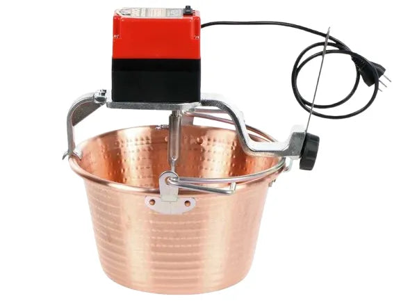 Paiolo polenta induzione 9 lt: Paiolo in rame martellato da 9 litri, con motore elettrico e mescolatore automatico, per una polenta perfettamente cremosa. | Dematteis.it