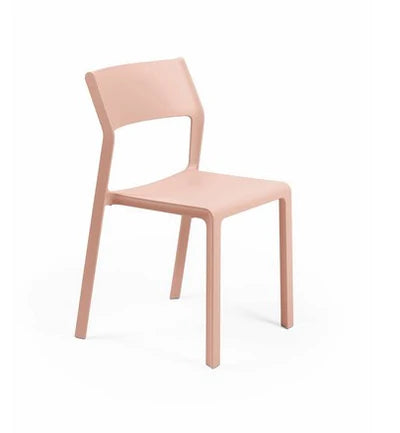 Sedia Nardi Trill in tonalità rosa: seduta versatile dal design italiano, realizzata in polipropilene fiberglass con trattamento anti-UV. | Dematteis.it