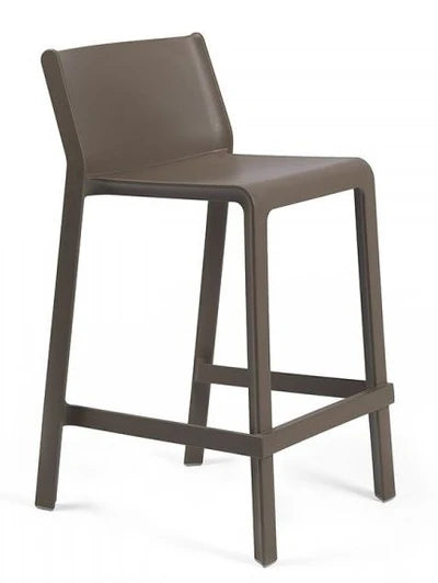 Sgabello Nardi Mini Trill color tabacco, design contemporaneo con schienale alto 85 cm e seduta a 65 cm, ideale per banconi bar e cucine, in polipropilene fiberglass. | Dematteis.it