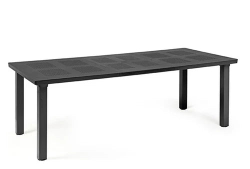 Tavolo Nardi Levante in colorazione antracite con piano in DurelTOP anti-UV, gambe rotonde in alluminio verniciato e sistema allungabile, perfetto complemento d'arredo per spazi esterni. | Dematteis.it