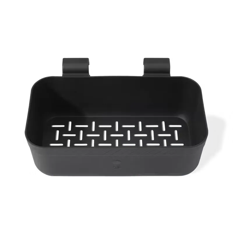 Weber cestello da appendere Works agganciato alla guida di un barbecue Weber SLATE, contenente bottiglie di salsa e condimenti, ideale per mantenere organizzata l'area di cottura con facile accesso a tutti gli ingredienti. | Dematteis.it