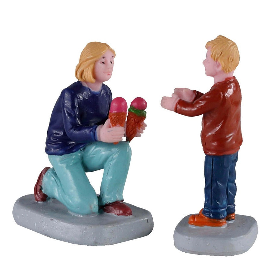 Weekend Treats Set Of2 Lemax figurine decorative per villaggi natalizi con personaggi e gelati - DeMatteis.it