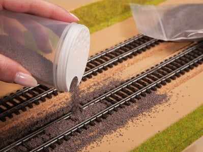 Pietrisco Granito 250 g per modellismo ferroviario e diorami - DeMatteis.it