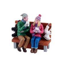 Hot Cocoa Drinkers Lemax figurine decorativa per villaggio natalizio con coppia su panchina - DeMatteis.it