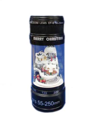 Carillon Obiettivo Macchina Fotografica con 8 melodie natalizie, dimensioni 8,5 x 21,5 cm, funzionante a batterie - DeMatteis.it