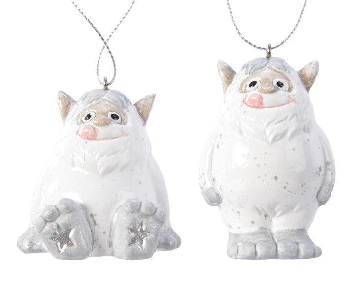 Pendente Yeti Bianco Terracotta decorativo con catenina, dimensioni 4 x 4,5 x 7 cm e 5 x 5,5 x 6 cm - DeMatteis.it