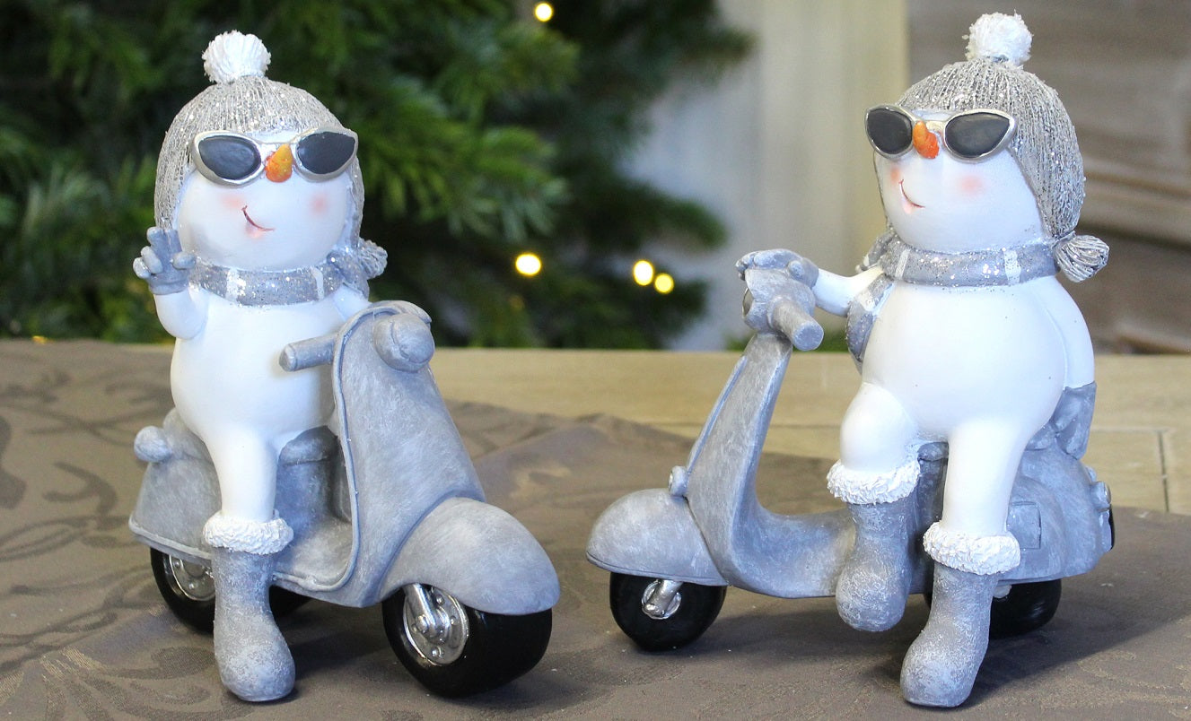 Pupazzo neve su scooter decorativo natalizio 15 x 7 x 17 cm per addobbi festivi - DeMatteis.it