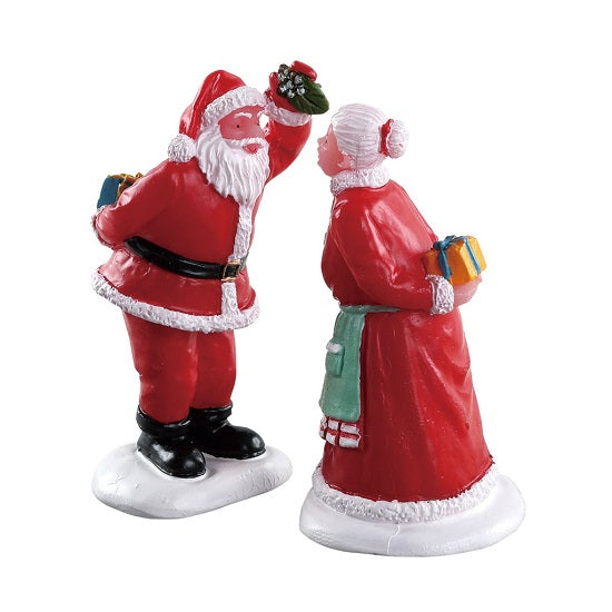 Under The Mistletoe Set Of 2 Lemax figurine decorative natalizie per villaggi di Natale - DeMatteis.it