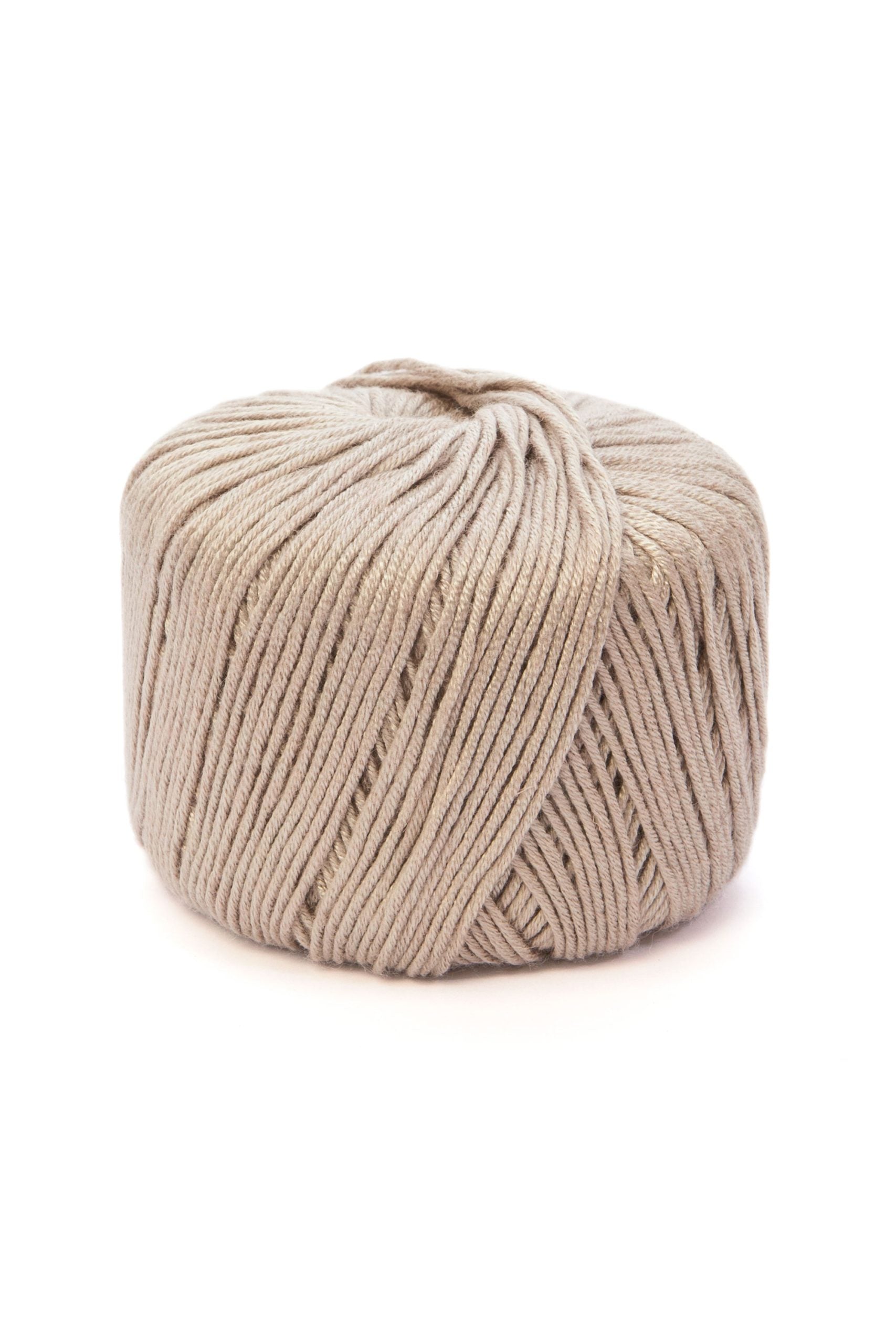 Lana Dmc Angel Colore 091: Morbida lana acrilica con colori sfumati, ideale per lavori a maglia e uncinetto di indumenti e accessori. | Dematteis.it