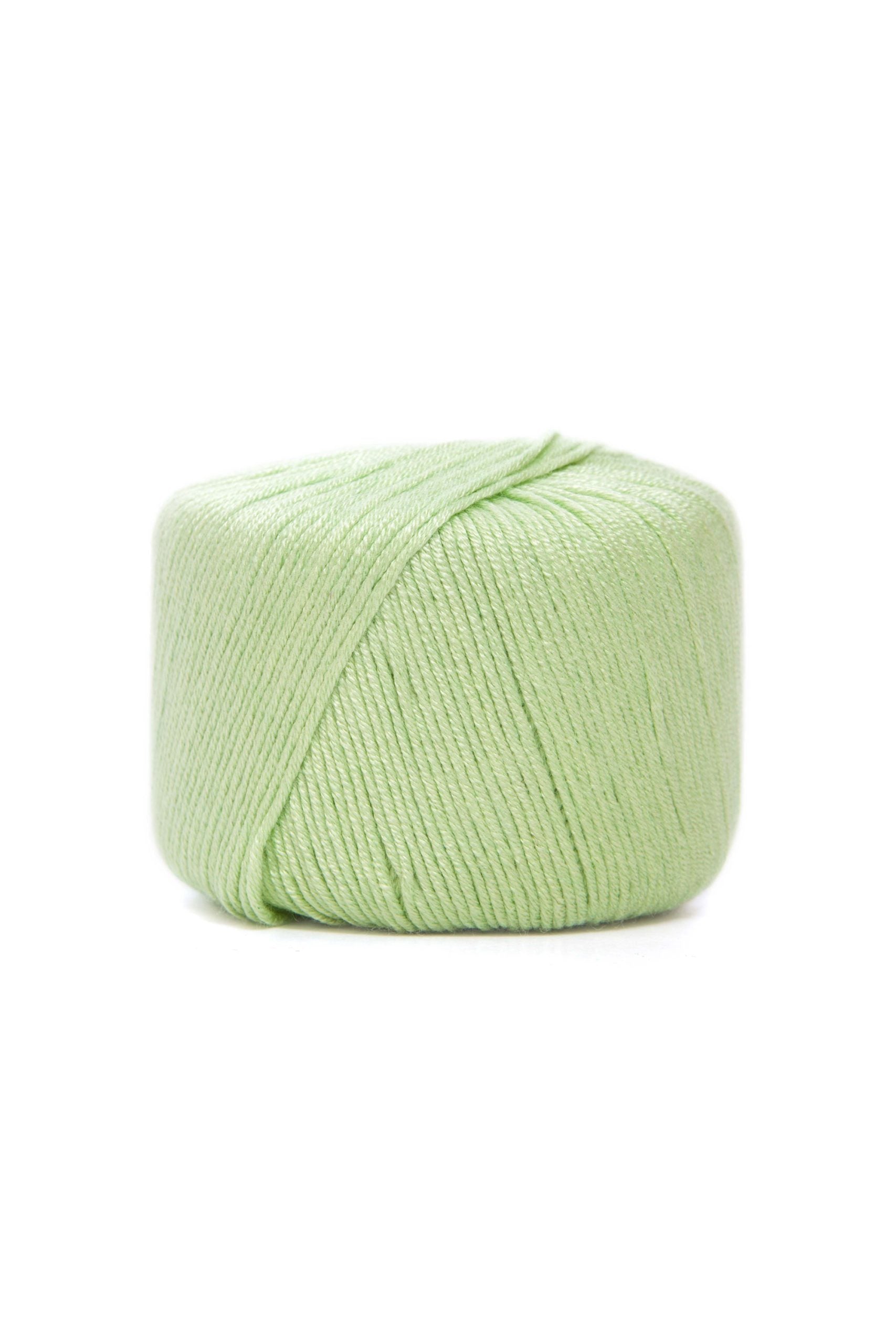 Lana Dmc Angel Colore 133: Matassa di filato morbido e setoso in una tonalità delicata che si presta alla realizzazione di eleganti lavori a maglia e uncinetto. | Dematteis.it