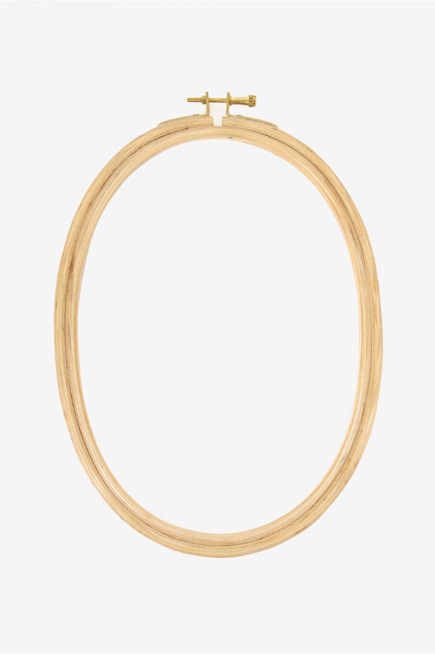 Telaio Dmc Ricamo Ovale 18X24 Cm: Telaio ovale in legno di dimensioni 18x24 centimetri, ideale per eseguire lavori di ricamo e punto croce. | Dematteis.it