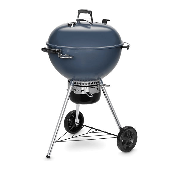 Barbecue Weber Master Touch 57 slate blue con elegante finitura blu ardesia, struttura in acciaio smaltato, sistema One-Touch in acciaio inox, griglia GBS incernierata e robuste ruote da 20 cm per una facile movimentazione. | Dematteis.it