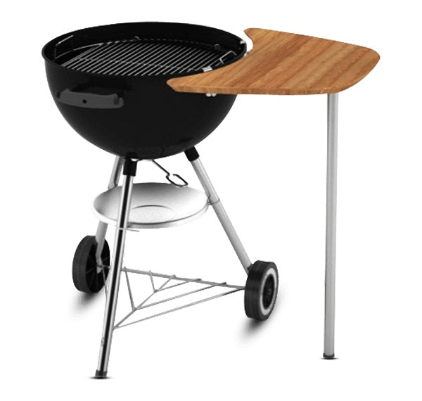 Ripiano laterale Weber in bambù di alta qualità con gamba in metallo, compatibile con barbecue Bar-B-Kettle da 47 cm e modelli a carbone da 57 cm, accessorio Weber essenziale per un'esperienza di grigliata organizzata. | Dematteis.it