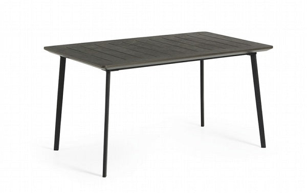 Tavolo Keter Metalea Cast Iron con design industrial elegante in colorazione grigio scuro, struttura leggera ma robusta, superficie ampia per 6 persone e finiture che imitano la ghisa. | Dematteis.it