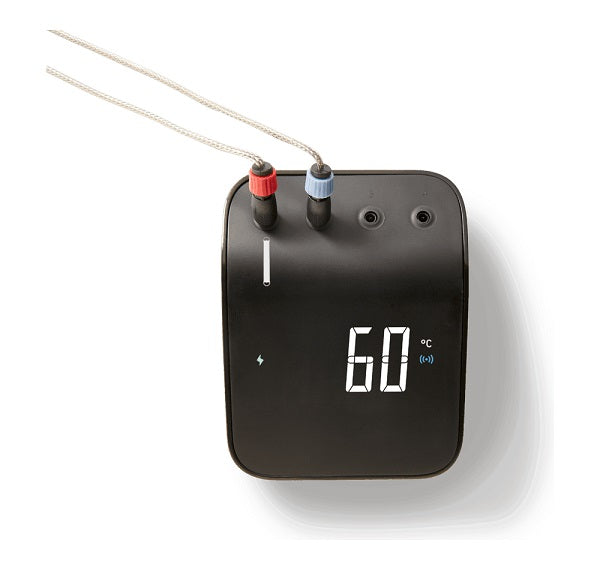 Il Weber Connect Smart Grilling Hub con display LED a 9 segmenti, connessione Wi-Fi e Bluetooth, mostrato con le sue sonde di temperatura per un controllo preciso della cottura alla griglia. | Dematteis.it