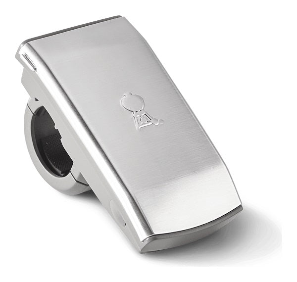 La Weber lampada da maniglia per barbecue a gas è un accessorio Weber staccabile e versatile che illumina perfettamente la griglia e altre aree del giardino durante le serate. | Dematteis.it