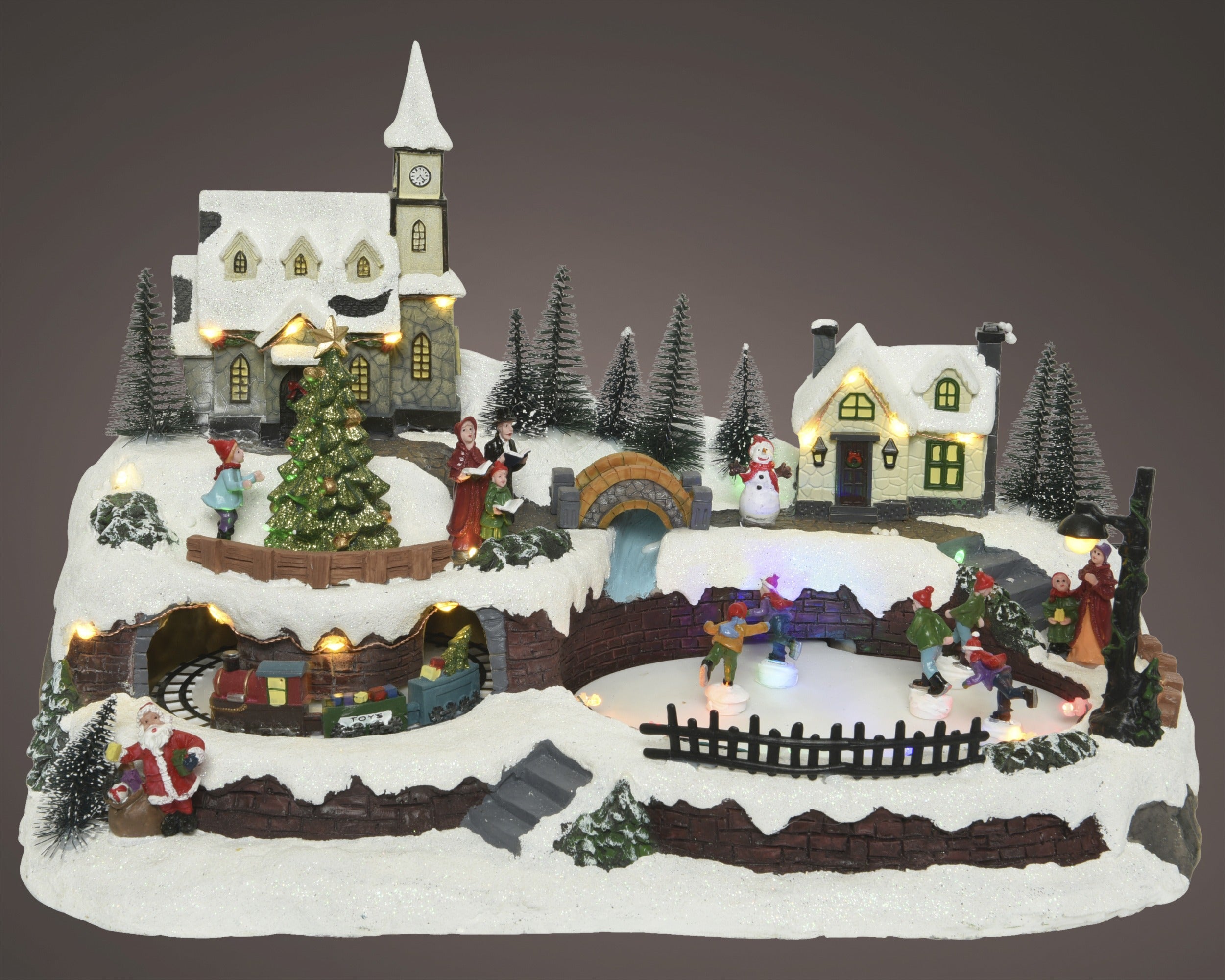 Kaemingk, Villaggio Natalizio Innevato 26x41x26 cm con chiesa illuminata, trenino, pista di ghiaccio e personaggi, decorazione natalizia da esposizione - DeMatteis.it