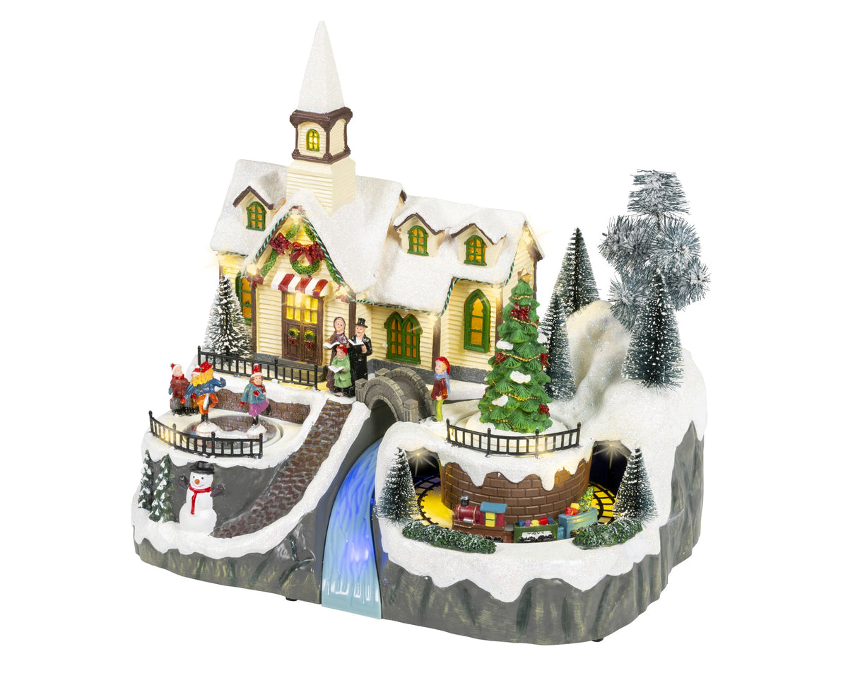 Kaemingk, Scenario Natalizio Fiume 25x35x33 cm, ambientazione villaggio Lemax con chiesa innevata, cascata luminosa, pattinatori e albero di Natale decorato - DeMatteis.it